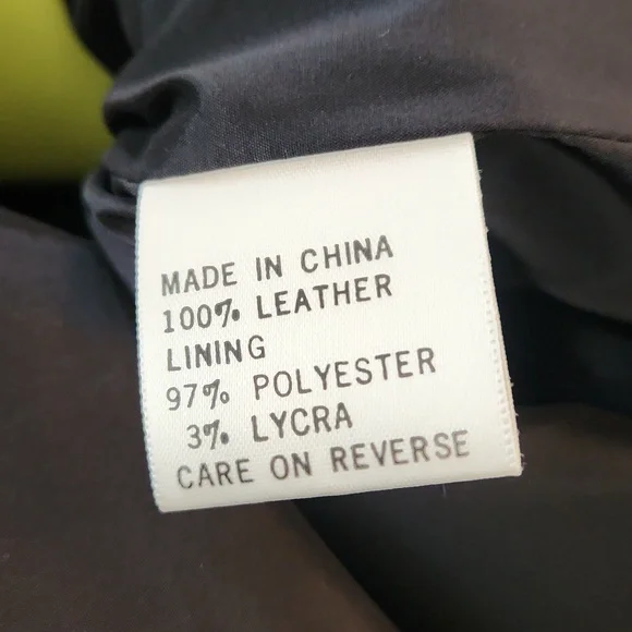 St John 100% Leather Blazer in a beautiful vibrant green. - Picture 12 of 12